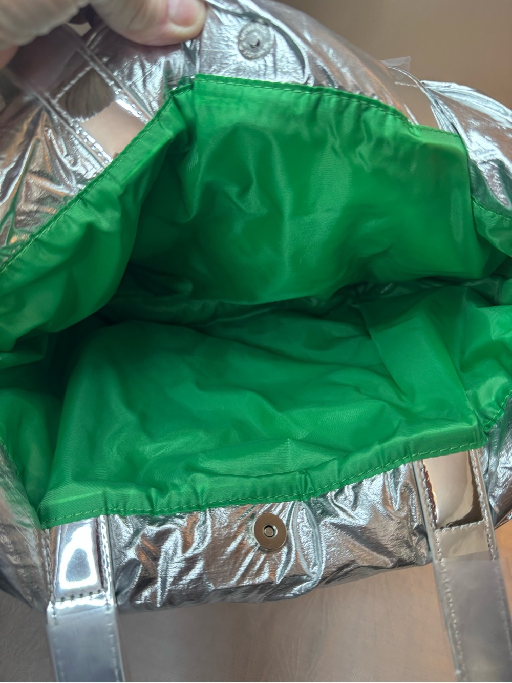 CLINIQUE PUFFY SILVER TOTE BAG WITH GREEN INSIDE LINING - Picture 10 of 10